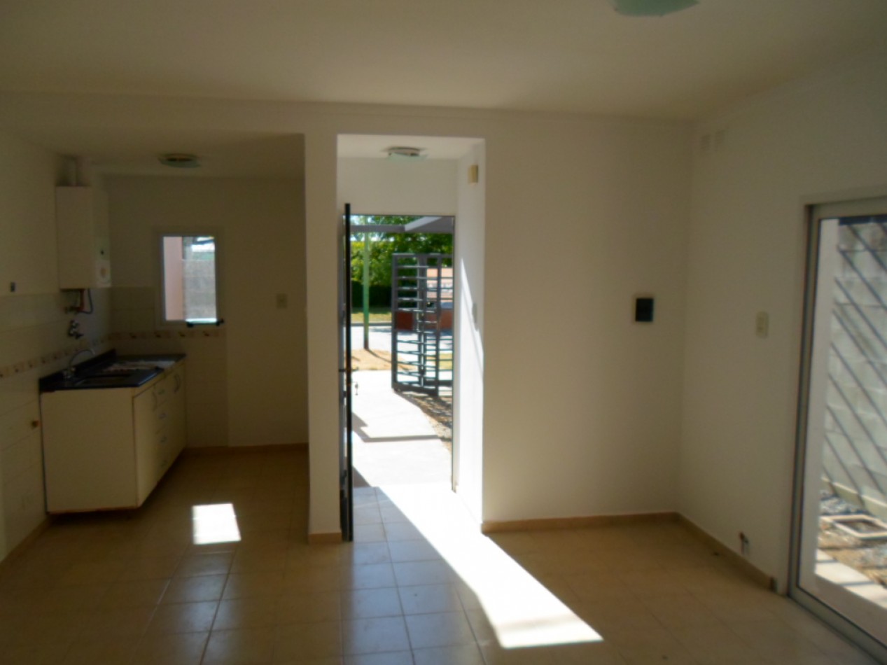 SE ALQUILA CASA EN BARRIO BELGRANO