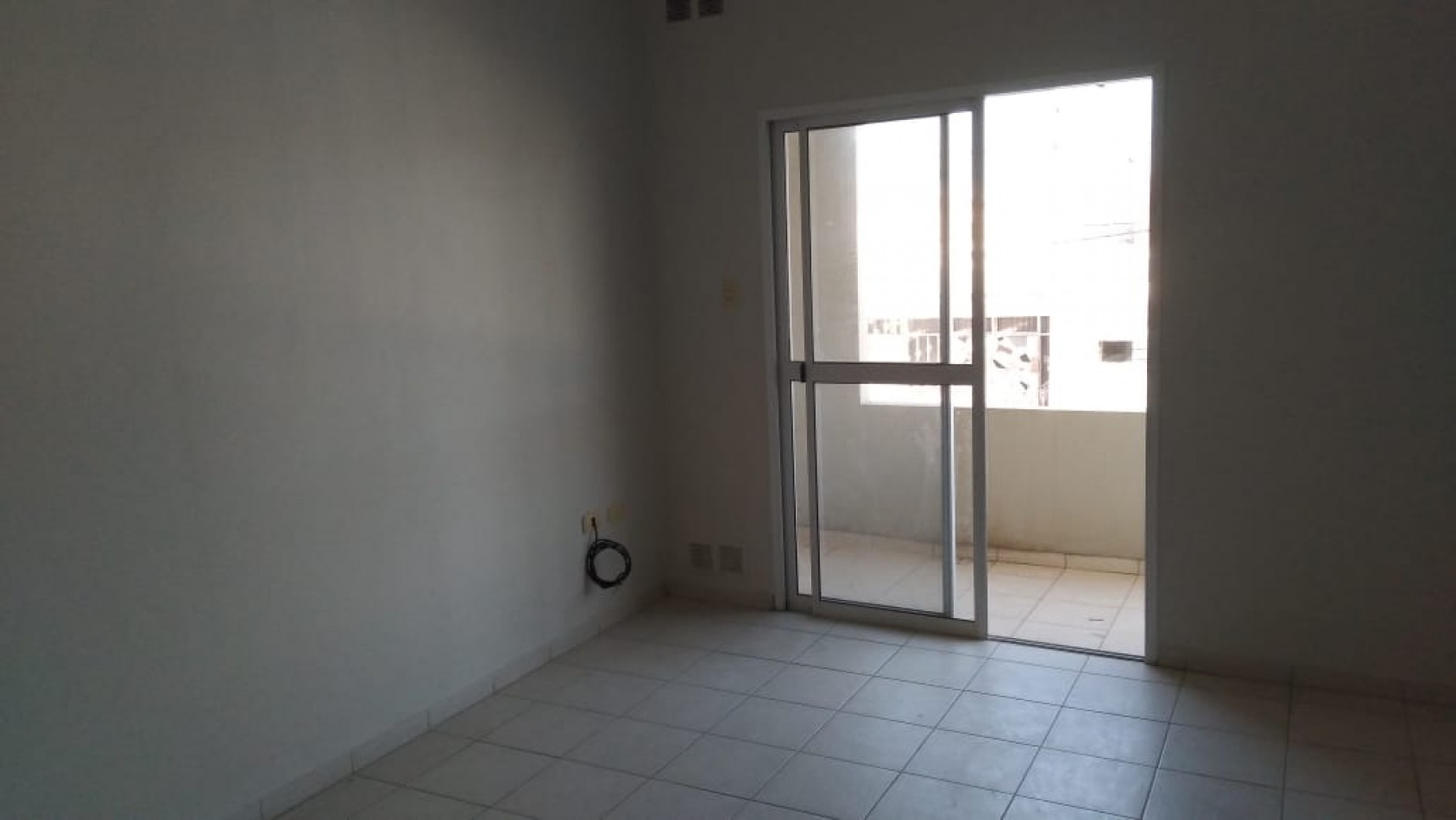 SE ALQUILA DPTO 1 DORM PLANTA ALTA