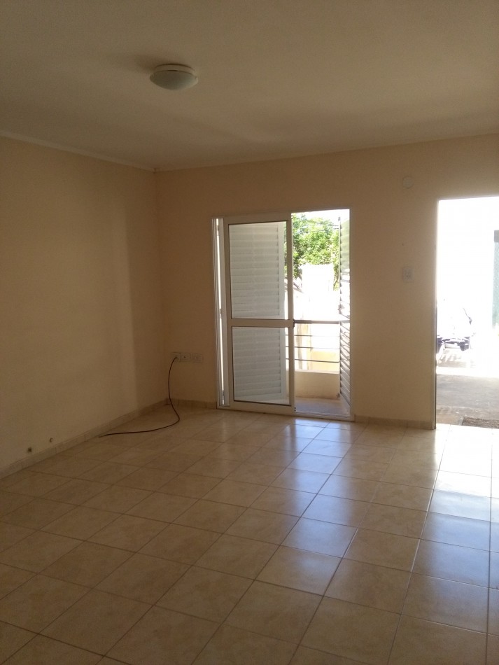 SE ALQUILA DPTO 1 DORM EN PLANTA ALTA