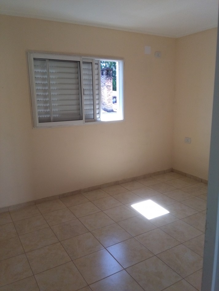 SE ALQUILA DPTO 1 DORM EN PLANTA ALTA