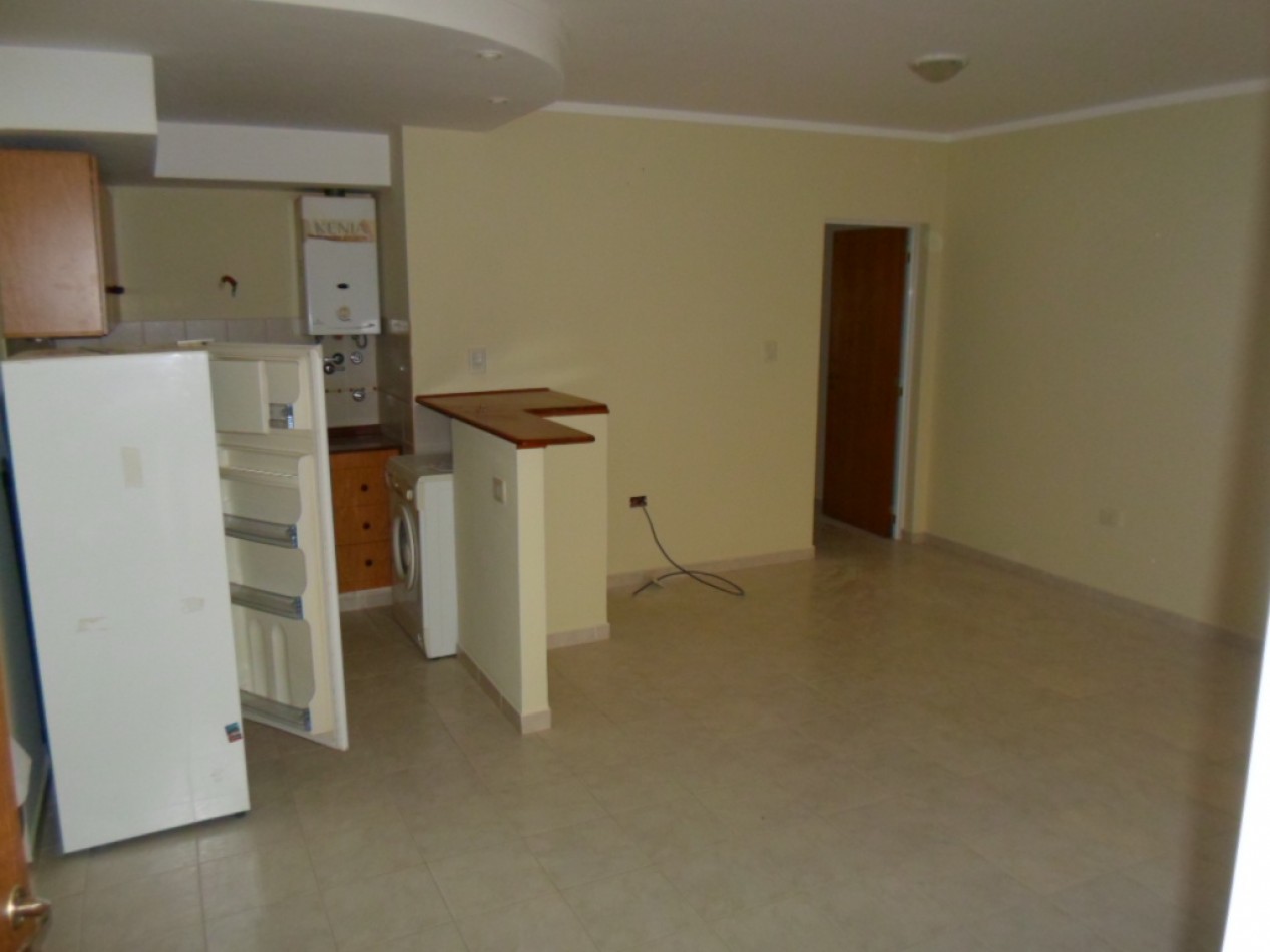 SE ALQUILA DPTO 2 DORM CENTRICO
