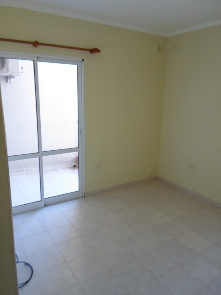 SE ALQUILA DPTO 2 DORM CENTRICO