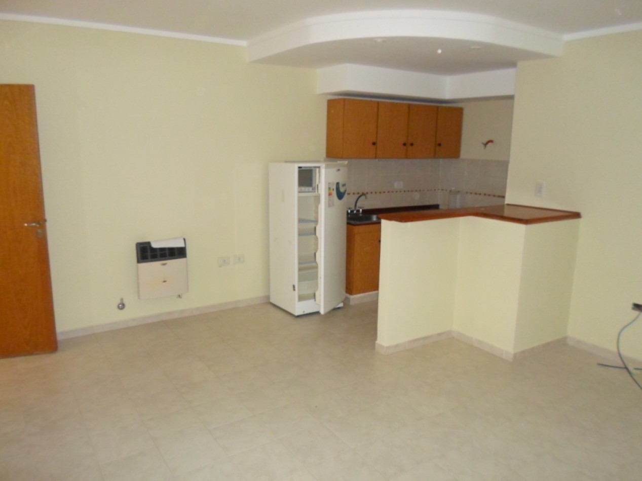 SE ALQUILA DPTO 2 DORM CENTRICO