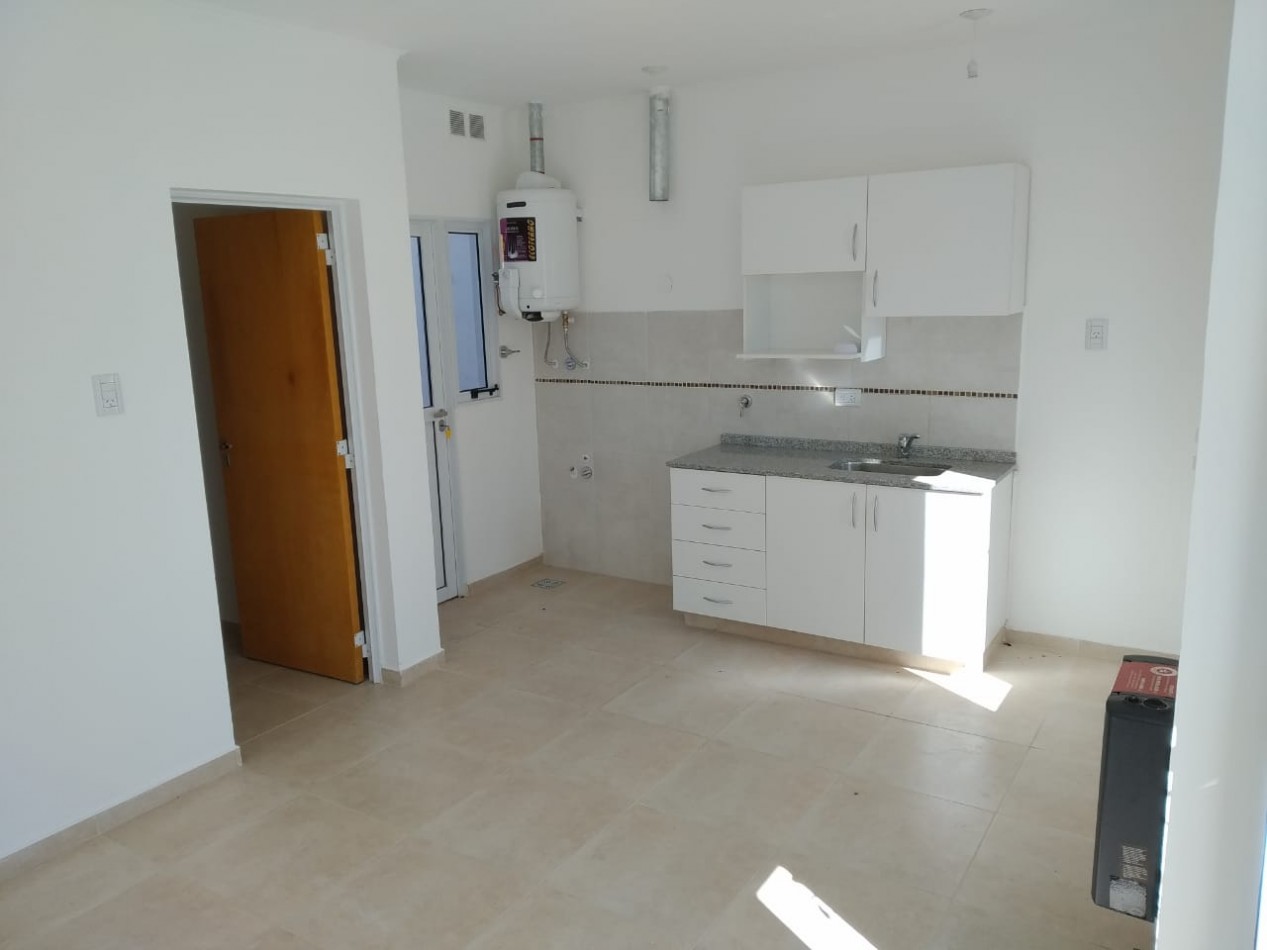 SE ALQUILA CASA 1 DORM EN B| SARMIENTO