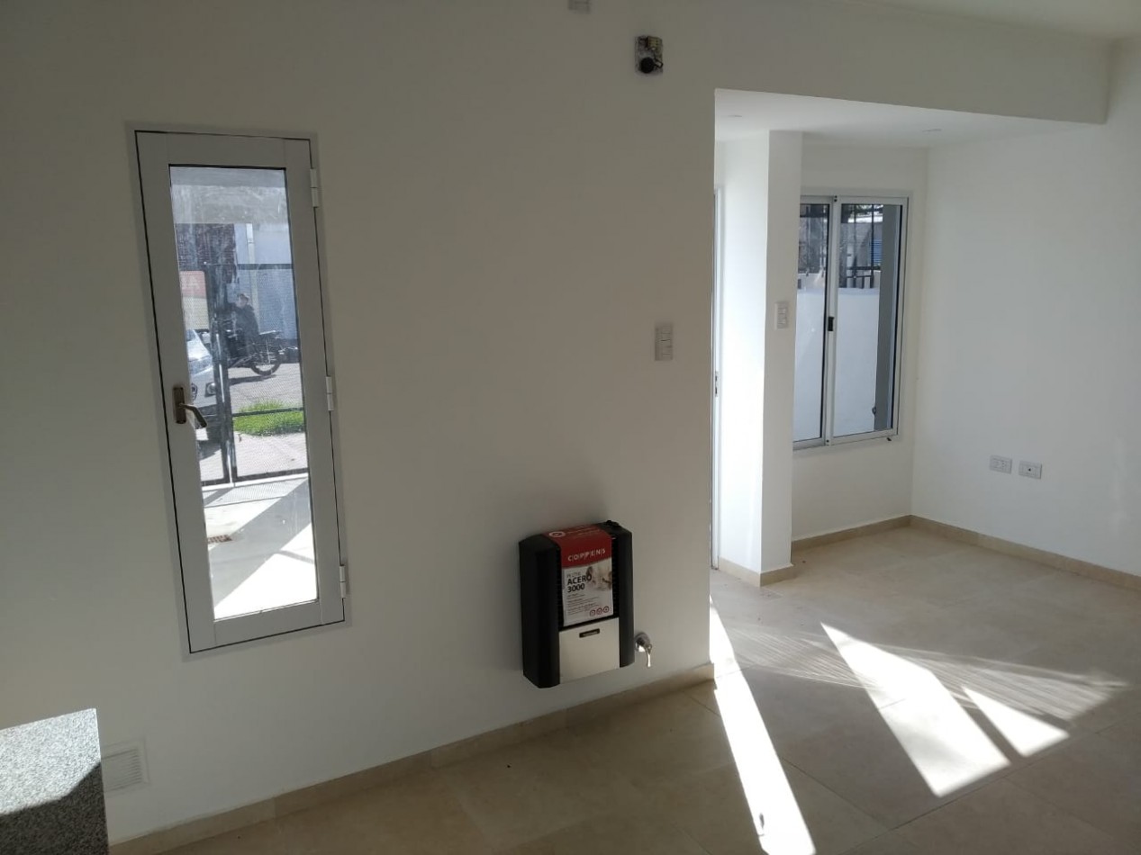SE ALQUILA CASA 1 DORM EN B| SARMIENTO
