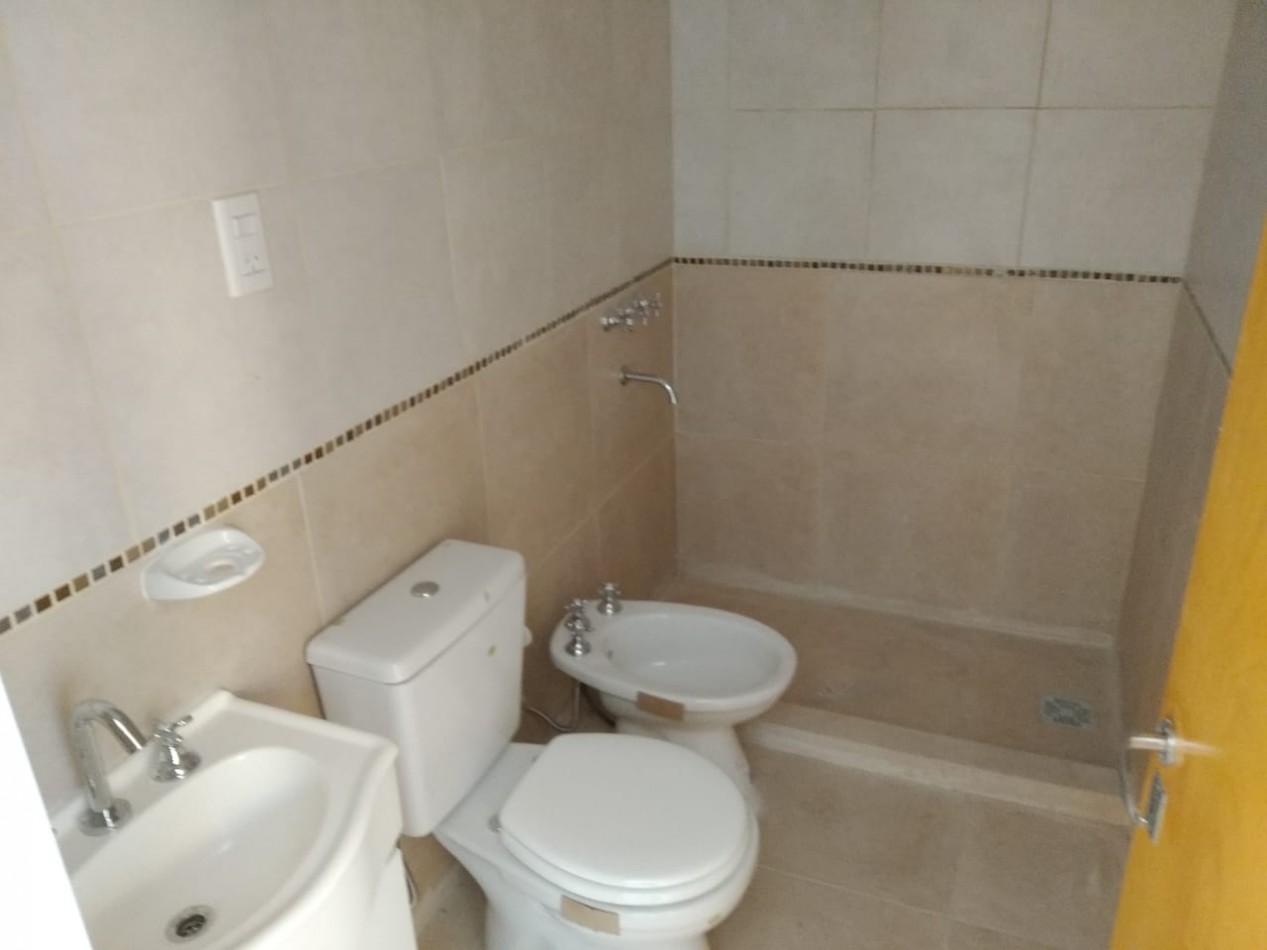SE ALQUILA CASA 1 DORM EN B| SARMIENTO