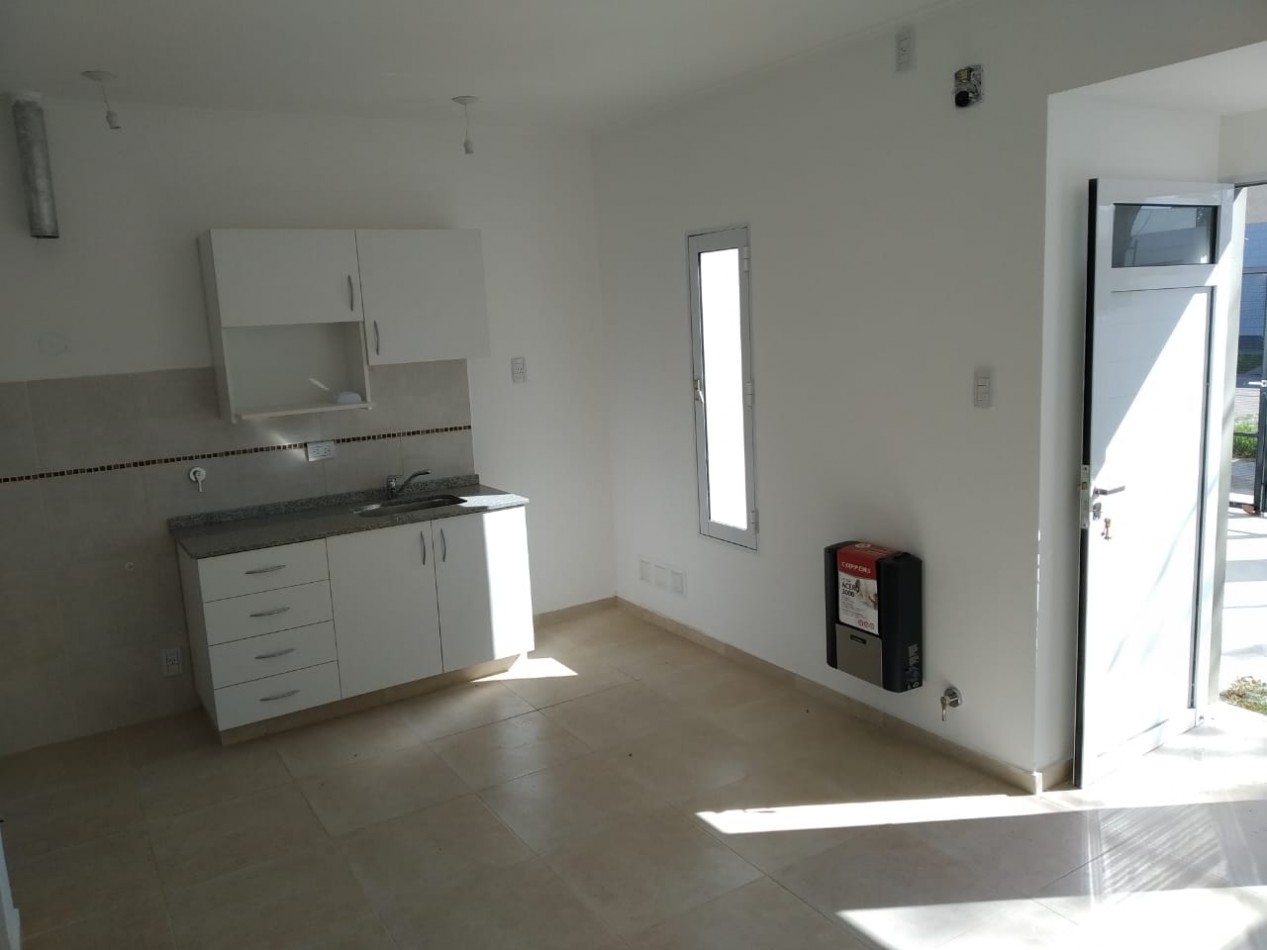 SE ALQUILA CASA 1 DORM EN B| SARMIENTO