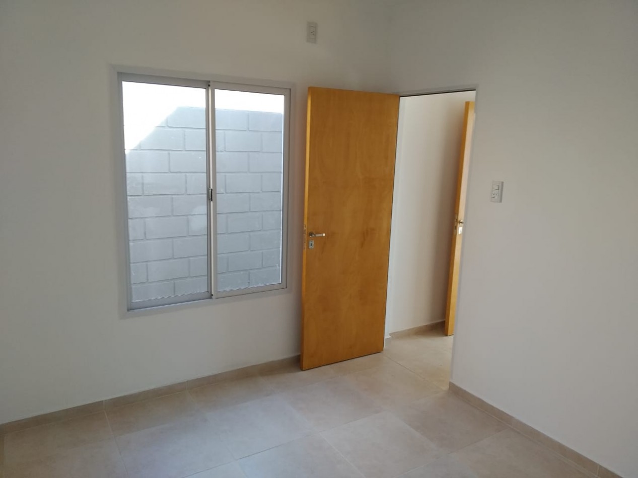 SE ALQUILA CASA 1 DORM EN B| SARMIENTO