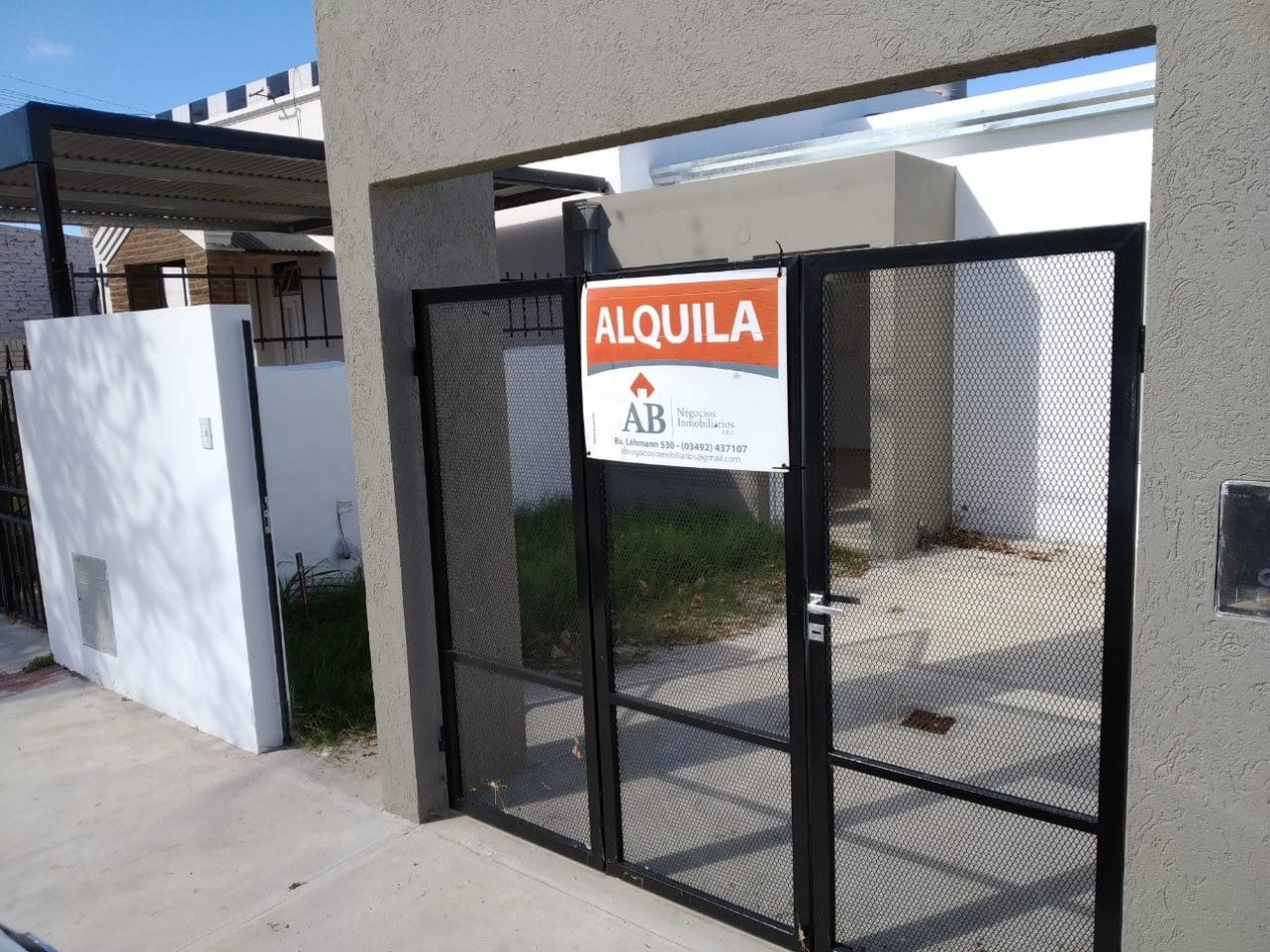 SE ALQUILA CASA 1 DORM EN B| SARMIENTO