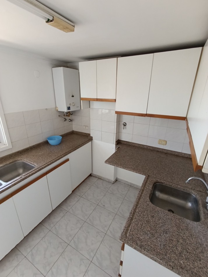SE ALQUILA DPTO 2 DORM CENTRICO CON COCHERA