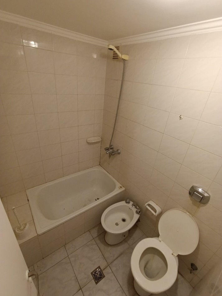 SE ALQUILA DPTO 2 DORM CENTRICO CON COCHERA