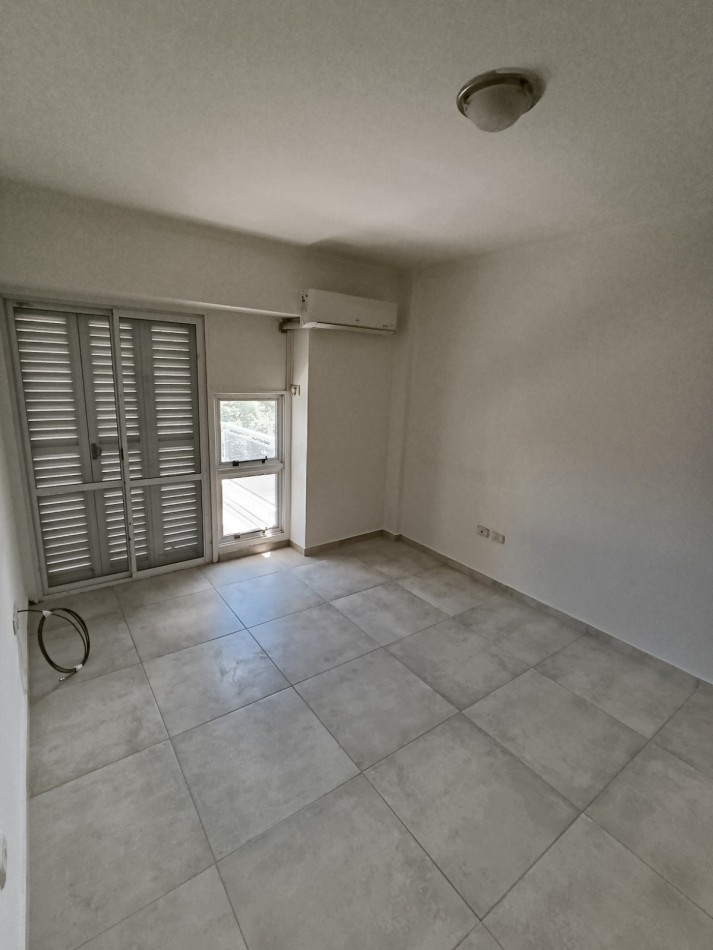 SE ALQUILA DPTO 2 DORM CENTRICO CON COCHERA
