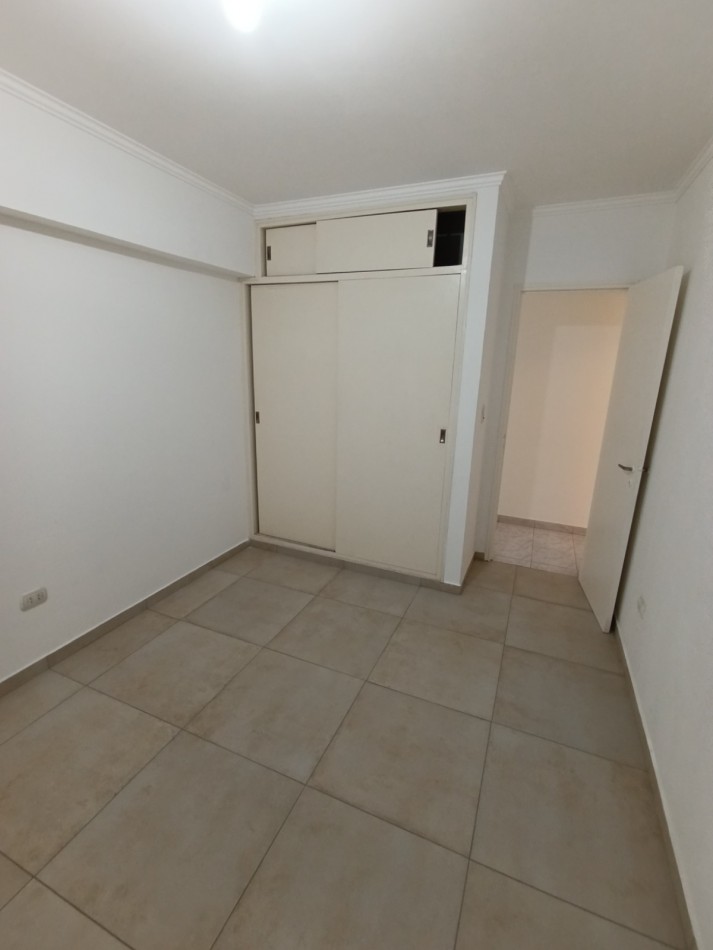 SE ALQUILA DPTO 2 DORM CENTRICO CON COCHERA