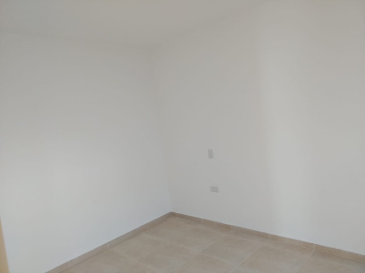 SE ALQUILA DEPARTAMENTO 1 DORMITORIO CON ENTRADA PARA AUTO