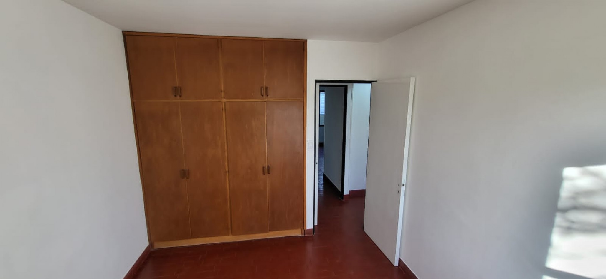 SE ALQUILA DEPARTAMENTO