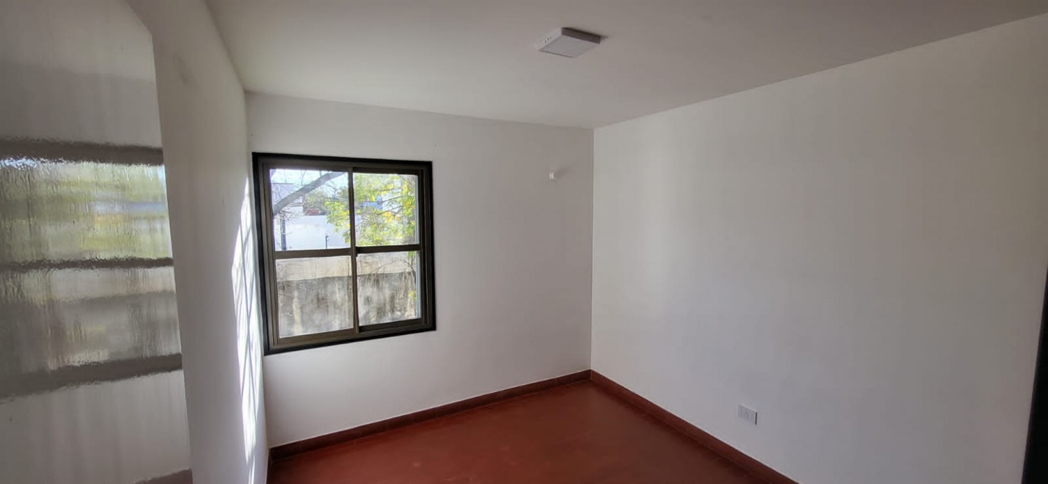 SE ALQUILA DEPARTAMENTO