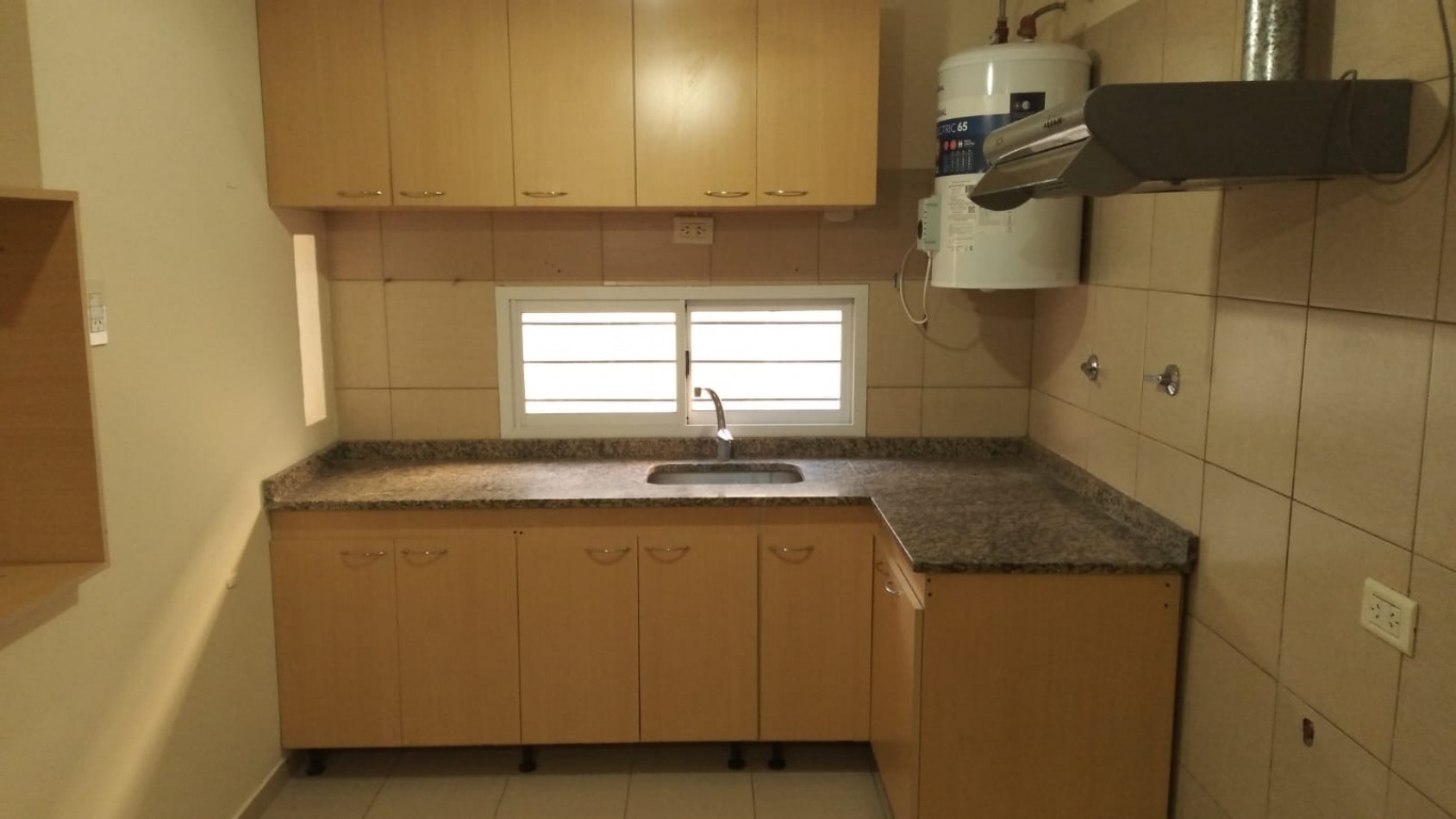 SE ALQUILA DPTO 2 DORM EN B° EL BOSQUE