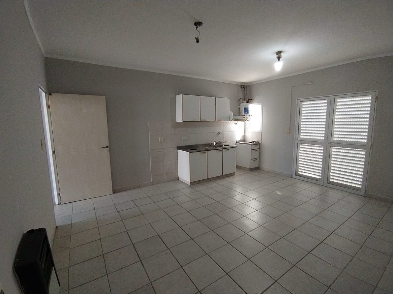 SE ALQUILA CASA DE 3 DORMITORIOS