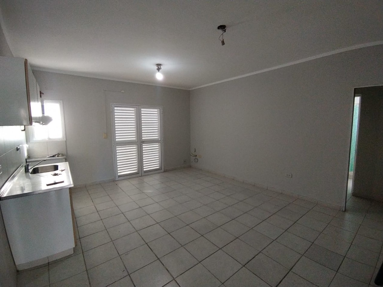 SE ALQUILA CASA DE 3 DORMITORIOS
